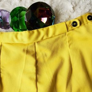 VINTAGE 70s Yellow shorts with waistband detail side zip Small